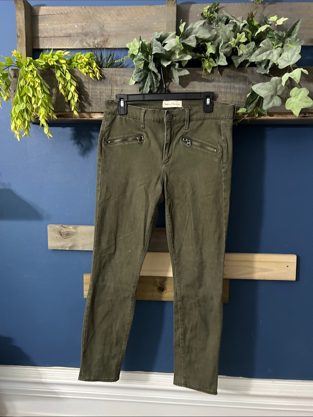 GAP Olive Green True Skinny Jeans 28 Zipped pockets and legs